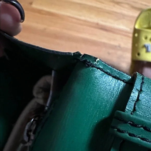 Louis Vuitton Green Crossbody Bag with Gold Clasp. Comes with COA. PRE-OWNED. - Picture 11 of 12